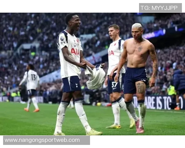 莱因克尔评论里沙利松脱衣庆祝行为引发补时延长的争议 莱因克尔评论里沙利松脱衣庆祝行为引发补时延长的争议