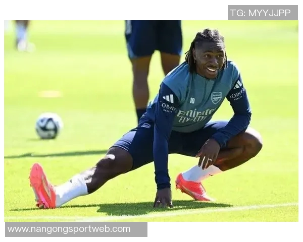 埃泽回归阿森纳首秀感受如梦似幻期待重返枪手的渴望愈发强烈 埃泽回归阿森纳首秀感受如梦似幻期待重返枪手的渴望愈发强烈