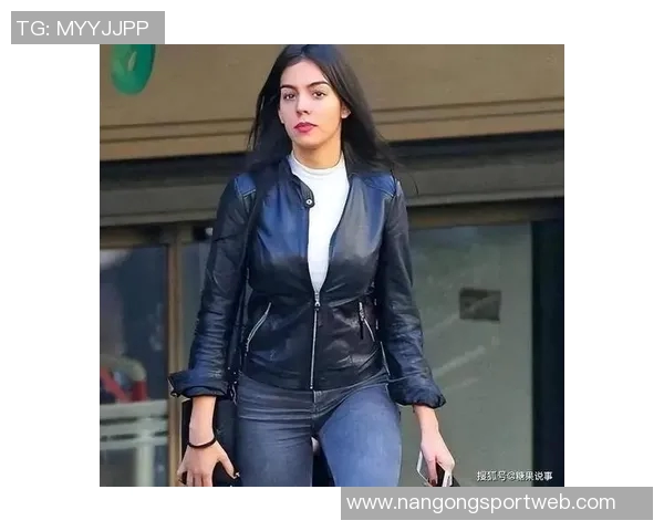 C罗三天工资轻松购置乔治娜私人豪华衣帽间价值高达180万美元