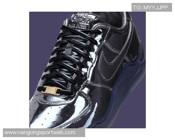 詹姆斯专属AF1即将发售超大皇冠Logo设计引发球迷热议