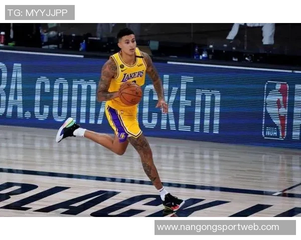 库兹马进攻表现不佳12投仅4中三分球命中率低迷仅得10分5篮板2助攻